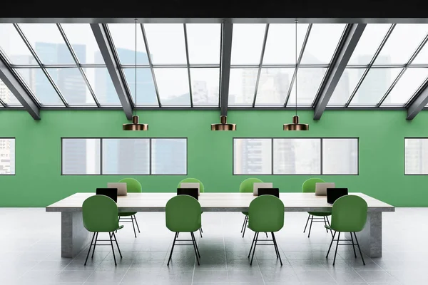 Innenraum Des Dachgeschosses Großraumbüro Mit Grünen Wänden Fliesenboden Stein Und — Stockfoto
