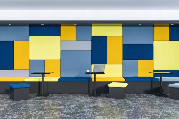 Interieur Eines Modernen Cafés Mit Weißen Wänden Betonboden Gelb Blauem — Stockfoto