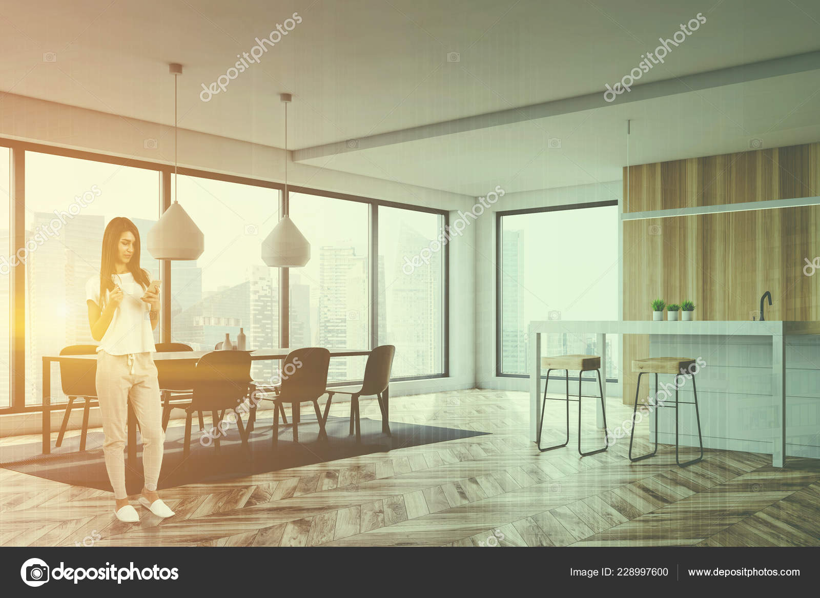 Femme Coin Cuisine Moderne Avec Des Murs Blancs Bois Parquet