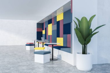Beyaz duvarlar, beton zemin, sarı ve kırmızı koltuk, kırmızı, mavi ve sarı sandalye ile beyaz kare tablo satır ve beyaz tencerede bir bitki ile modern café iç yan görünüm. 3D render