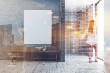 Spa oda iç tezgah havlu ve şampuan ve duvara dikey poster ile beton duvarlar, ahşap zemin ile kadın. Tonlu görüntü pozlama sahte katlayın