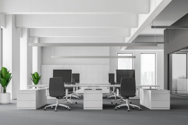 Açık alan office gri halı zemin ve gri sandalye ile beyaz bilgisayar tabloları satırları üzerinde beyaz ve gri duvarlar, çatı windows ile önden görünümü. Dolap duvarın yanında satır. 3D render