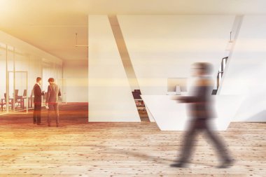 Bu beyaz duvarlar, ahşap zemin ve cam kapı ile ofis lobisinde daha küçük ofisler için duran bir bilgisayarda olan beyaz Resepsiyon sayaç. İş adamları. Görüntü bulanık tonda