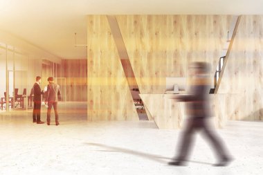 Bu ahşap duvarlar, beton zemin ve cam kapı ile ofis lobisinde daha küçük ofisler için duran bir bilgisayarda olan ahşap Resepsiyon sayaç. İş adamları. Görüntü bulanık tonda