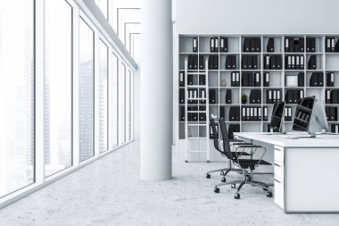 Şirket ofisi ile beyaz duvarlar, bir sütun, siyah sandalye ve klasörleri ve bir merdiven kitaplık beyaz bilgisayar tabloyla iç. 3D render