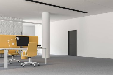 Office çalışma alanı ile beyaz duvarlar, halı zemin, beyaz ve sarı bilgisayar tablo sarı sandalye, bir sütun ve duvardaki gri bir kapı üzerinde. 3D render