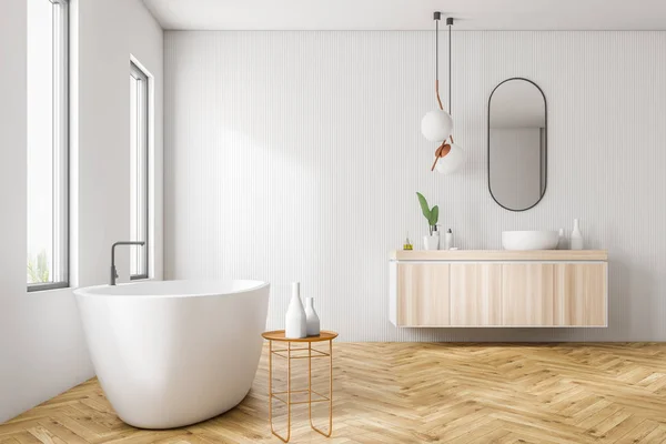 Interior Banheiro Moderno Com Paredes Brancas Piso Madeira Banheira Branca — Fotografia de Stock