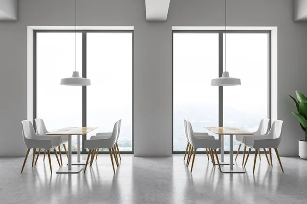 Loft Café Interieur Mit Weißen Wänden Betonboden Weißen Stühlen Die — Stockfoto