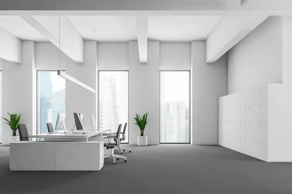 白い壁 床板はグレー 巨大な白いコンピューター テーブル壁の近くにロッカーとオープン スペースのオフィスのインテリアの側面図です レンダリング — ストック写真