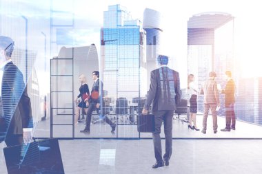 Modern ofis iç Moskova şehir panoraması çift pozlama ile birlikte çalışan iş adamları. Tonlu görüntü