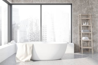 Beton duvarlar ve zemin, pencerenin yakınındaki beyaz küvet duran, havlu ve beyaz çekmeceli ahşap raflar banyo iç. 3D render