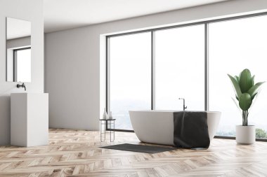 Panoramik banyo beyaz duvarlar, ahşap zemin, pencere ve beyaz kare Lavabonun üstündeki dikey ayna ile yakınındaki bir havlu ayakta beyaz banyo küvetinde iç. 3D render