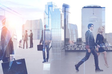 Yürüyüş ve ofiste iletişim iş adamları ile Toplantı Salonu lobi. Çift Pozlama modern şehir. Tonlu görüntü