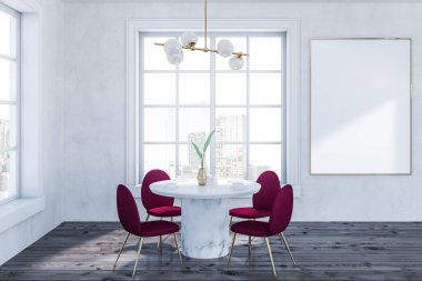 O ve iki büyük pencereler çevresinde ayakta kırmızı ve altın sandalye ile beyaz duvarlar, ahşap zemin ile modern yemek odası iç yuvarlak beyaz masa. Dikey poster. 3D render alay