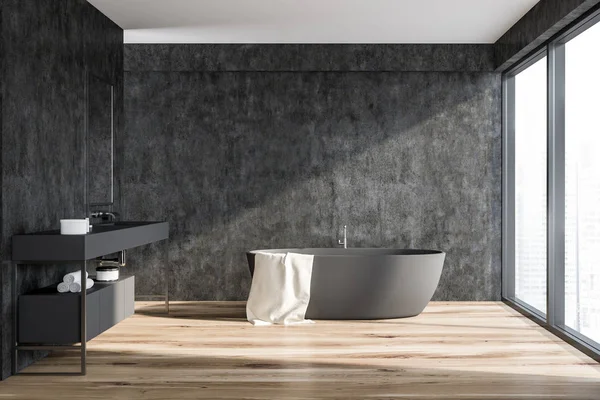 Interior Banheiro Elegante Com Paredes Cinza Escuras Piso Madeira Janela — Fotografia de Stock