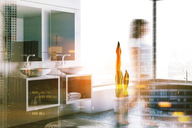 Modern banyo beyaz mermer duvarlar, panoramik pencerelere, beyaz küvet ve çift lavabo ile dikey Aynalar iç kadında. Çift tonlu görüntü pozlaması bulanıklık