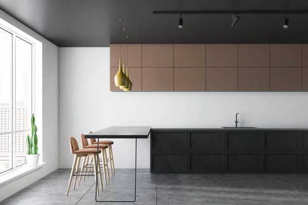 现代厨房的内部与白色的墙壁 瓷砖地板 灰色的台面与内置水槽 棕色柜子和酒吧桌子与凳子 — 图库照片