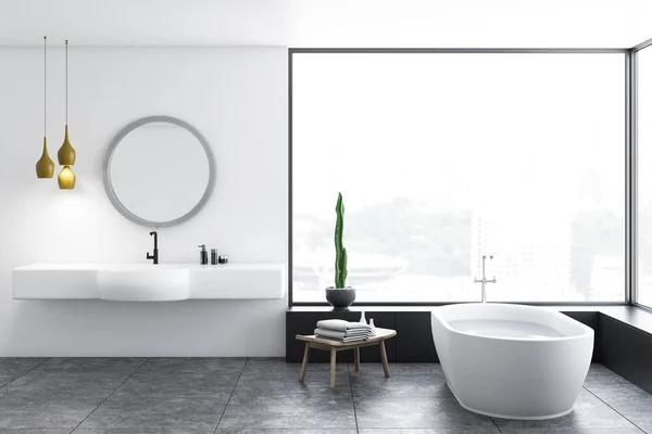 Interior Banheiro Moderno Com Piso Azulejo Paredes Brancas Janelas Panorâmicas — Fotografia de Stock
