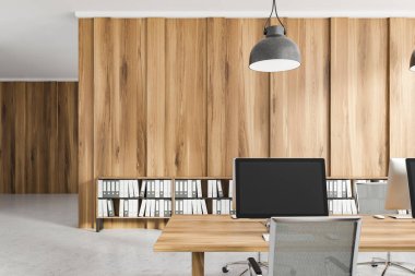 Hafif ahşap duvarlar, beton zemin ve hafif ahşap mobilyalı kasalar ile office çalışma alanı'nın yakın çekim. Raflar ile duvarın yanında ağıl. 3D render