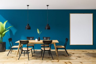 Mavi duvar, ahşap zemin, ahşap masa ve dikey poster çevresinde siyah ve bej sandalye ile modern yemek odası iç. 3D render alay