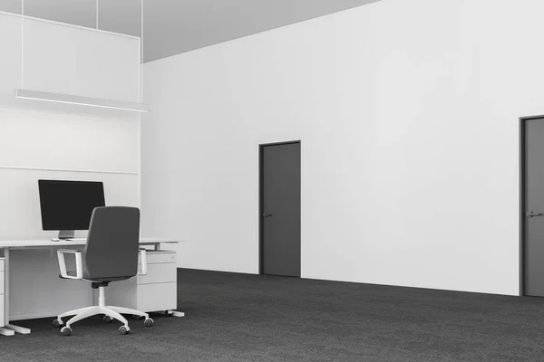 Moderní Kancelářské Pracoviště Interiér Bílými Stěnami Koberec Stůl Bílé Počítač — Stock fotografie