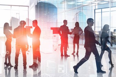 Siluetleri infographics çift pozlama ile cityscape arka plan üzerinde modern ofisinde çalışan iş adamları. Veri iş kavramı. Tonlu görüntü