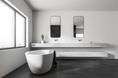 Modern banyo beyaz duvarlı yan görünüm, siyah zemin, geniş pencere, beyaz küvet ve dikey aynalar ile beyaz taş çift lavabo döşenir. 3D render
