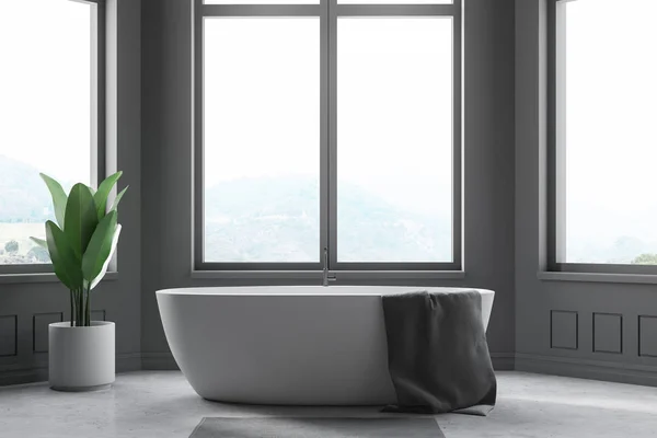 Interno Bagno Minimalista Con Pareti Grigie Pavimento Cemento Ampie Finestre — Foto Stock