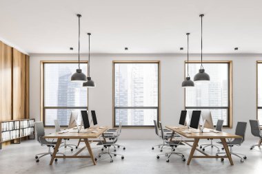 Açık alan ofis beyaz ve açık ahşap duvarlar, çatı windows, beton zemin ve hafif ahşap bilgisayar tabloları satırları yan görünüm. 3D render