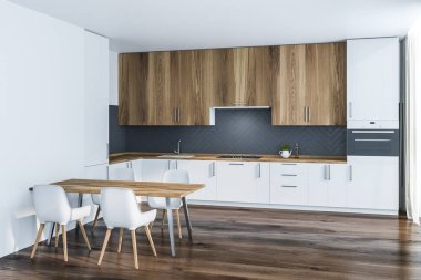 Beyaz ve gri duvarlar, ahşap zemin, ile beyaz mutfak tezgahı ile mutfak köşe lavabo ve fırın ve ahşap dolaplar inşa. Ahşap masa beyaz sandalye ile. 3D render