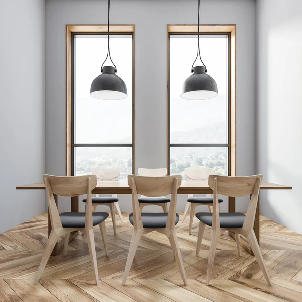 Gri duvarlar, iki pencere, gri ve ahşap sandalye ve iki tavan lambaları ile ahşap masa ile dar yemek odası iç. 3D render