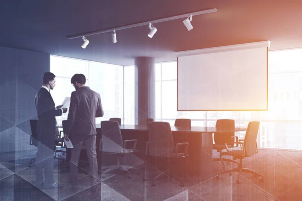 Sala Conferenze Ufficio Interna Con Pareti Grigie Finestre Panoramiche Lungo — Foto Stock