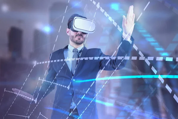 Empresário Barbudo Sério Terno Escuro Óculos Realidade Virtual Trabalhando Com — Fotografia de Stock