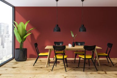 Çatı katı yemek odası iç kırmızı duvarlar, ahşap zemin, ahşap masa sandalye siyah ve sarı ve üstündeki iki şık tavan lambaları ile. 3D render