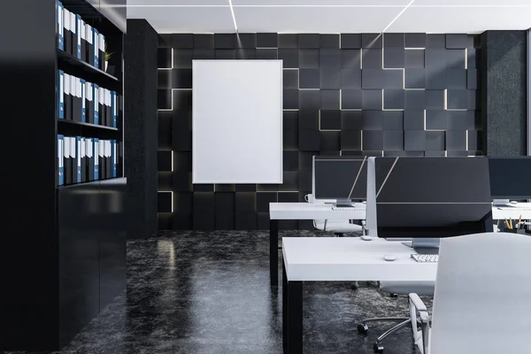Interiér Moderní Kancelář Černými Stěnami Podlahou Masivní Bílý Počítač Stoly — Stock fotografie