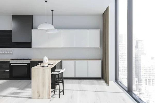 Interieur Van Panoramische Keuken Met Witte Muren Houten Vloer Witte — Stockfoto