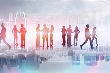 Siluetleri iş iletişim ve titreyen eller cityscape arka plan üzerinde insanlar. Kurumsal yaşam tarzı kavramı. Çift tonlu görüntü pozlaması