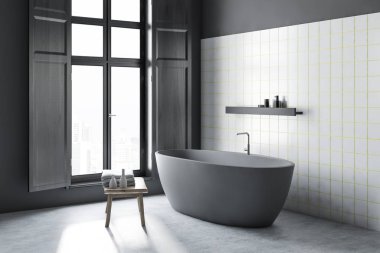 Gri ve beyaz taş duvarlar, beton zemin, pencere ve kremler ile siyah raf yakın duran gri küvet ile banyo köşesinde. 3D render