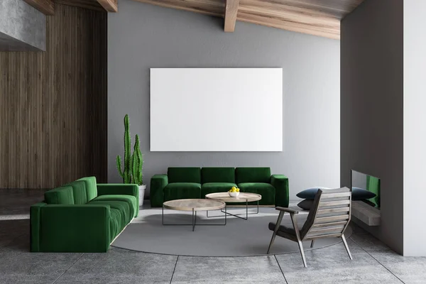 灰色と木製の壁 タイル張りの床 つの緑のソファ 灰色アームチェア つのコーヒー テーブル 水平ポスター付きのリビング ルームのインテリア レンダリングをモックアップします — ストック写真