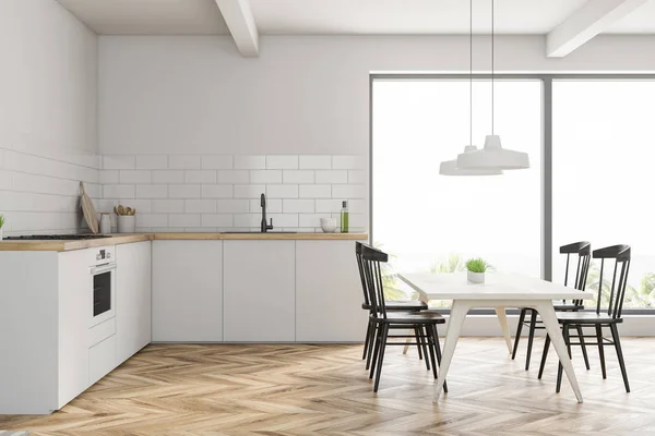 Boční Pohled Moderní Kuchyně Bílými Zdmi Dřevěné Podlahy Velké Okno — Stock fotografie