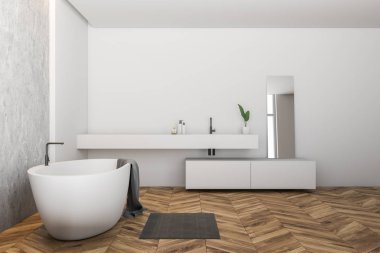 Modern banyo beyaz ve beton duvarlar, ahşap zemin, havlu ile beyaz küvet ile yan görünüm ve uzun beyaz lavabo ayna ile. 3D render