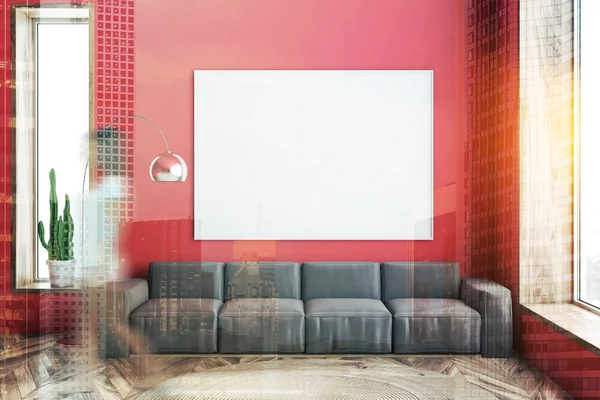 妇女在现代客厅的内部 红色的墙壁 木地板和长长的棕色沙发 上面有水平的海报 色调图像双曝光模拟模糊 — 图库照片