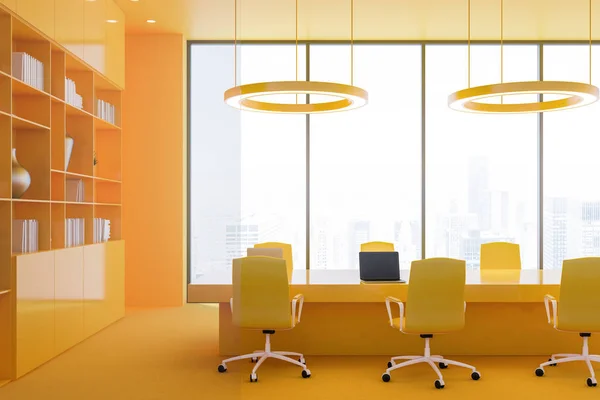 Boční Pohled Kancelář Zasedací Místnost Žluté Stěny Podlahy Panoramatické Okno — Stock fotografie