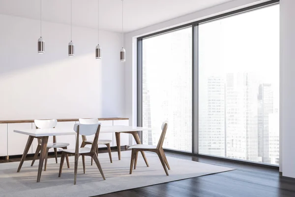 Hoek Van Stijlvolle Eetkamer Met Witte Muren Donkerhouten Vloer Groot — Stockfoto