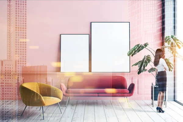 Mujer Interior Elegante Sala Estar Con Paredes Color Rosa Suelo — Foto de Stock