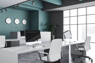 Açık alan office ile yeşil ve gri duvarlar, beyaz koltukları ve saatler üstündeki ön büro ile beyaz bilgisayar tabloları satırları köşesinde. 3D render