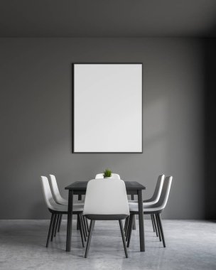 Gri duvarlar, beton zemin, beyaz koltukları ve dikey poster ile uzun siyah ahşap masa ile minimalist yemek odası iç. 3D render alay