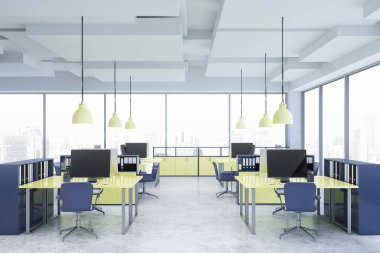 Panoramik açık alan office beyaz duvarlar, beton zemin, sarı bilgisayar masaları ve mavi sandalye ile iç. Sarı tavan lambaları. 3D render