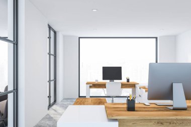 Beyaz duvarlar, beton zemin, ahşap ve beyaz bilgisayar masaları ve büyük pencere ile modern ofis iç. 3D render