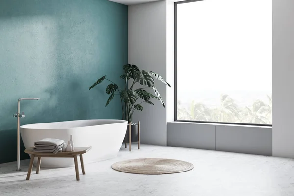 白とダーク グリーンの壁 コンクリートの床 大きな窓 白いバスタブ タオルとクリーム付き椅子付きモダンな浴室のコーナー レンダリング — ストック写真